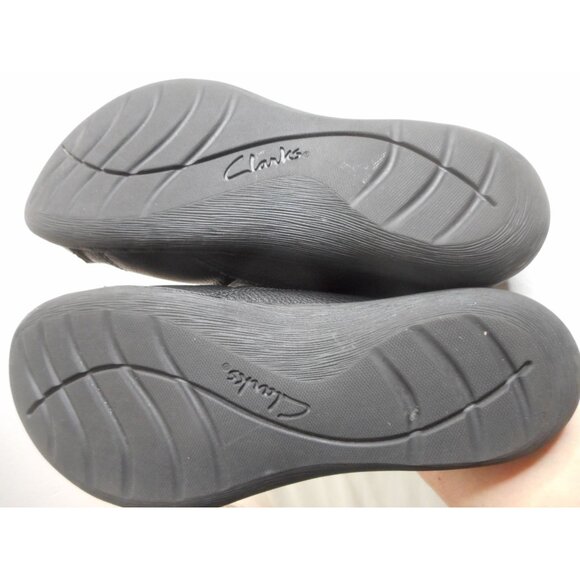 Clarks soft cushion Sz 7.5 M Black Slip on button Shoes - Picture 8 of 8